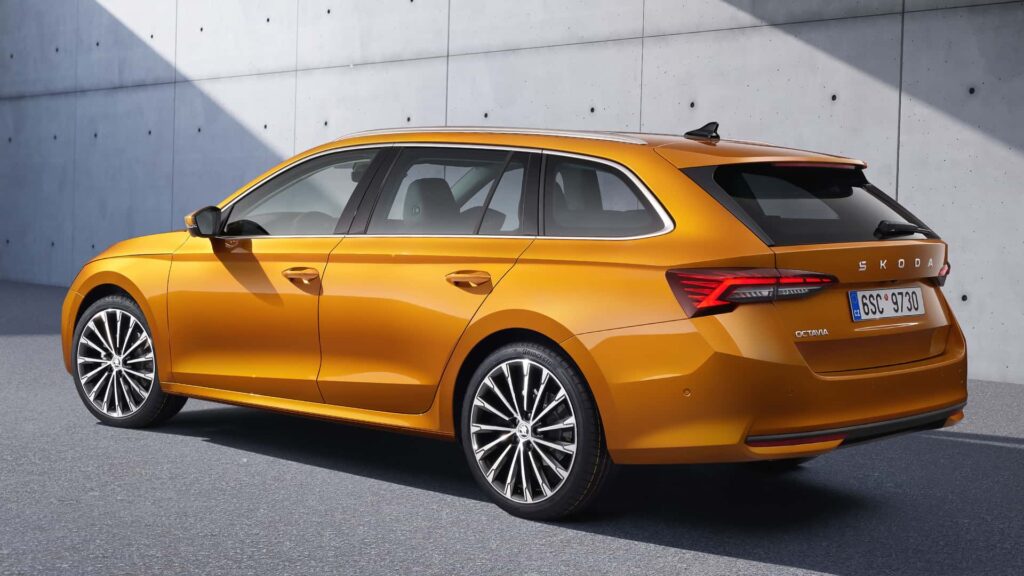 Skoda Octavia Combi 2024 Amarillo